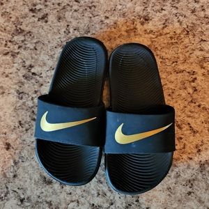 Kids nike slides